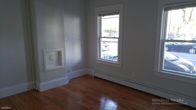 88 Hampshire St-Unit -Apt 3 in Cambridge, MA - Building Photo - Building Photo