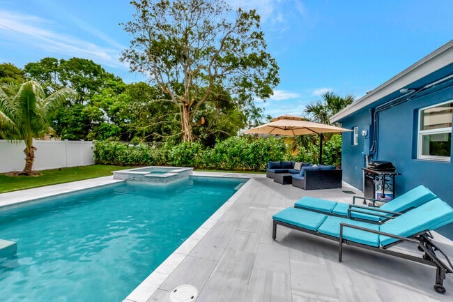 219 NW 14th Ave in Delray Beach, FL - Building Photo - Building Photo
