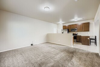 7575 Forest Meadows Ave in Colorado Springs, CO - Foto de edificio - Building Photo