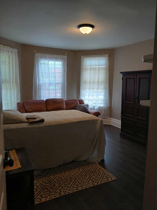 869 Kenneth Ave in New Kensington, PA - Building Photo