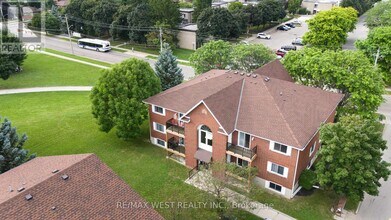 565-565 Greenfield Ave in Kitchener, ON - Building Photo - Building Photo