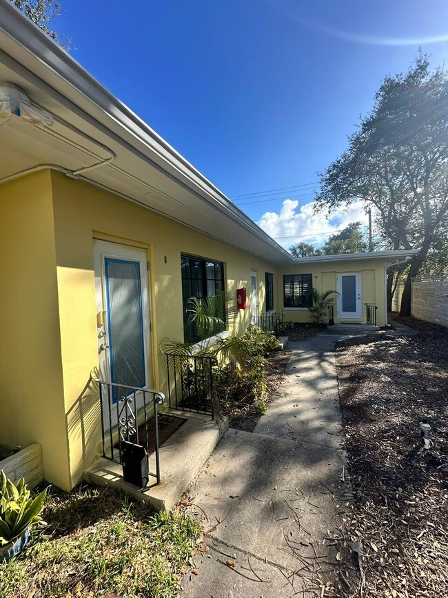 214 S Palmway in Lake Worth Beach, FL - Building Photo - Building Photo