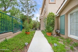 545 Lorabel Way in Simi Valley, CA - Building Photo - Building Photo