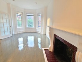 255 Newbury St, Unit 4 Apartamentos