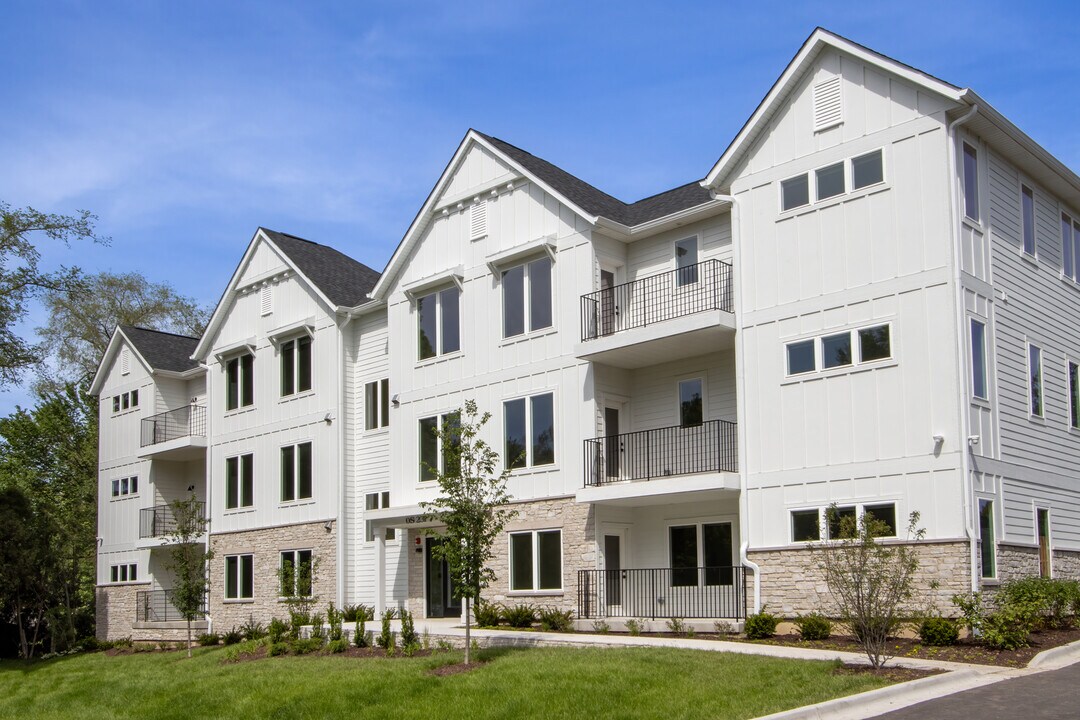 0S231 Winfield Rd in Winfield, IL - Building Photo