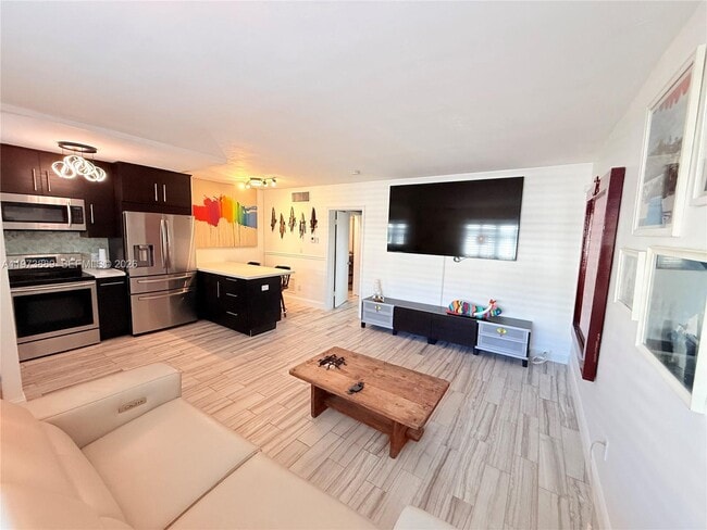 2930 Day Ave in Miami, FL - Building Photo - Building Photo