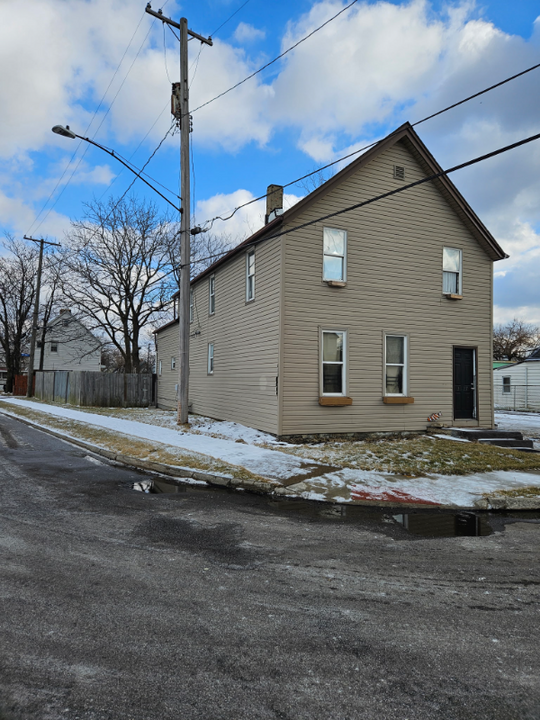 3137 W 105th St in Cleveland, OH - Building Photo