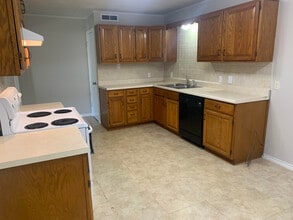 3150 Ray Dr W in Haltom City, TX - Building Photo - Building Photo