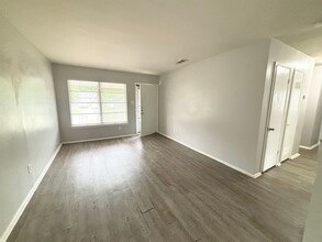 413 Freestone Dr in Euless, TX - Building Photo - Building Photo