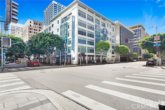 property at 630 W 6th St