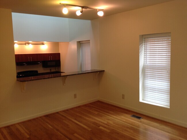 2 Walter Houp Ct NE, Unit #2D