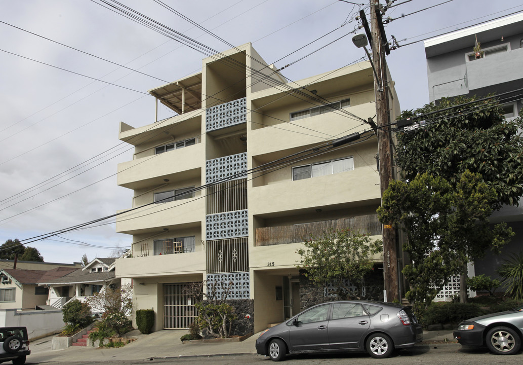 315 Hanover Ave in Oakland, CA - Foto de edificio