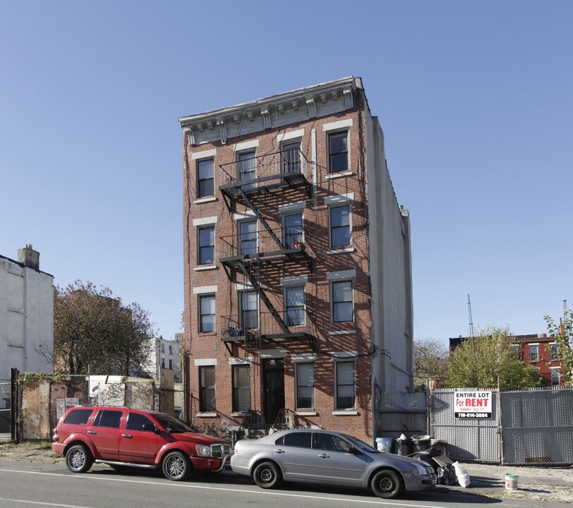 34 Carlton Ave in Brooklyn, NY - Building Photo