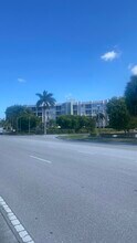 505 Spencer Dr in West Palm Beach, FL - Building Photo - Building Photo