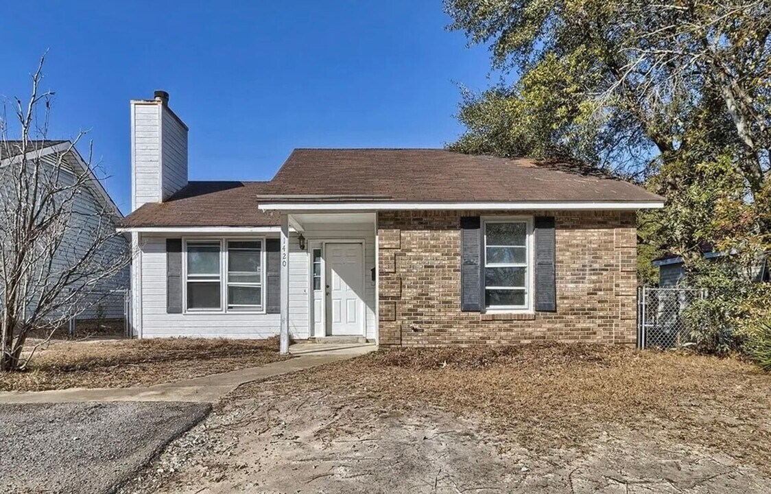 1420 B Ave in West Columbia, SC - Building Photo