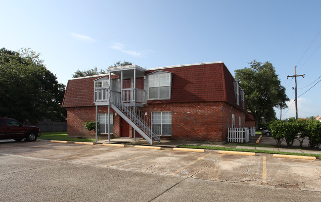 Alexas Gardens Apartments in Gretna, LA - Building Photo - Building Photo