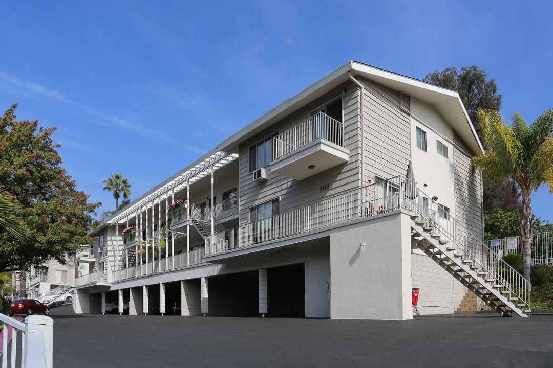 Villa Knolls Apartments in La Mesa, CA - Foto de edificio