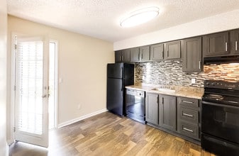 The Hills at Oakwood Apartment Homes in Chattanooga, TN - Building Photo - Interior Photo