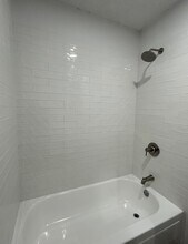 6860 S Creek Dr in Fort Worth, TX - Building Photo - Building Photo