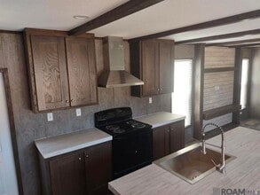 18884 Scivicque Ln in Denham Springs, LA - Foto de edificio - Building Photo