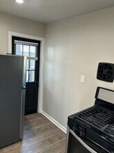 656 Dow Ave in Carnegie, PA - Building Photo - Building Photo