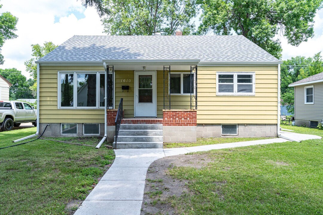 1610 9th Ave N in Grand Forks, ND - Building Photo