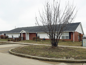 Bolivar Plaza Apartments in Bolivar, MO - Foto de edificio - Building Photo