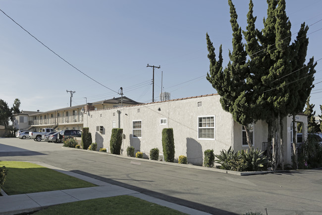 The Artesian Apartments in Bellflower, CA - Building Photo - Building Photo