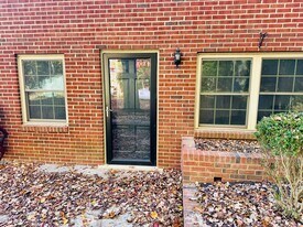 2001 Hicks Rd in Richmond, VA - Building Photo