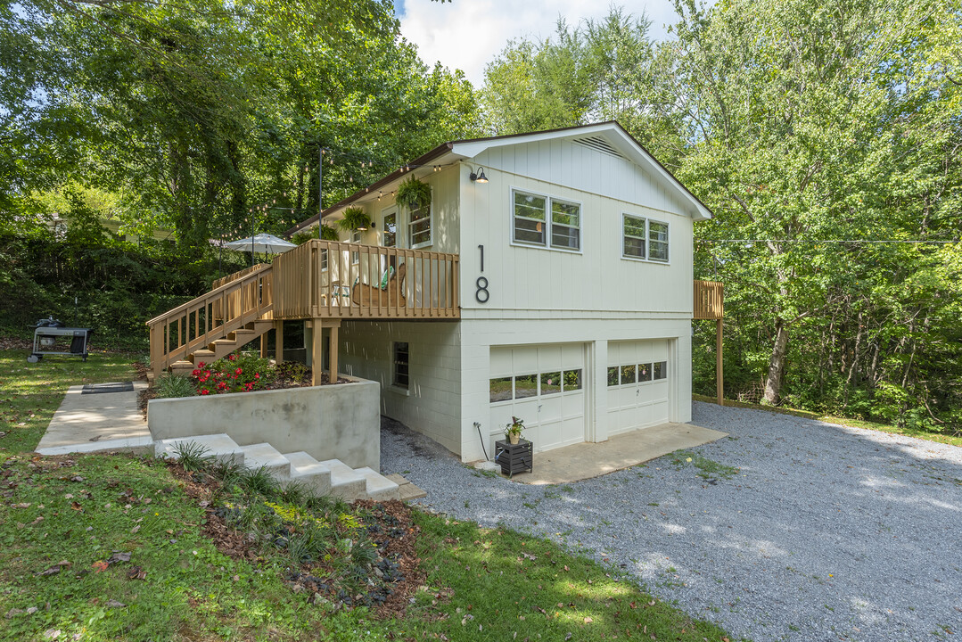 18 Jones Hillock Dr in Asheville, NC - Foto de edificio