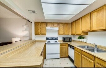 1645 W Baseline Rd in Mesa, AZ - Foto de edificio - Building Photo