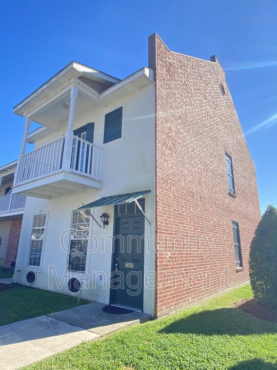 2147 Cypress Hall Alley in Baton Rouge, LA - Building Photo