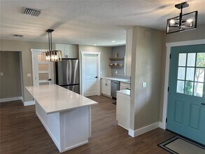 8808 44th Ave Dr W in Bradenton, FL - Building Photo - Building Photo