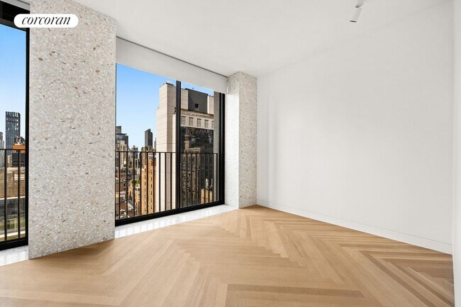 16 W 40th St in New York, NY - Building Photo - Building Photo