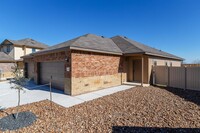 203 Kaspar Way in Canyon Lake, TX - Foto de edificio - Building Photo