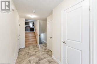 166 Summit Ridge Dr in Guelph, ON - Building Photo - Building Photo
