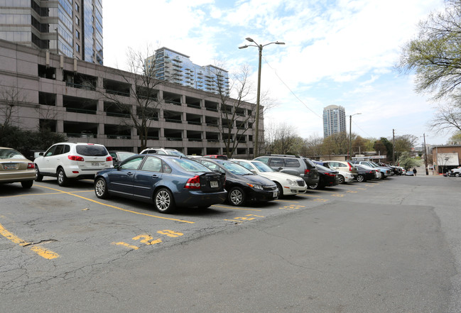 YOO on Peachtree in Atlanta, GA - Building Photo - Building Photo