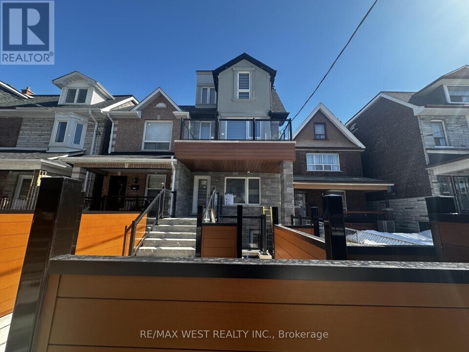 431 Concord Ave in Toronto, ON - Building Photo