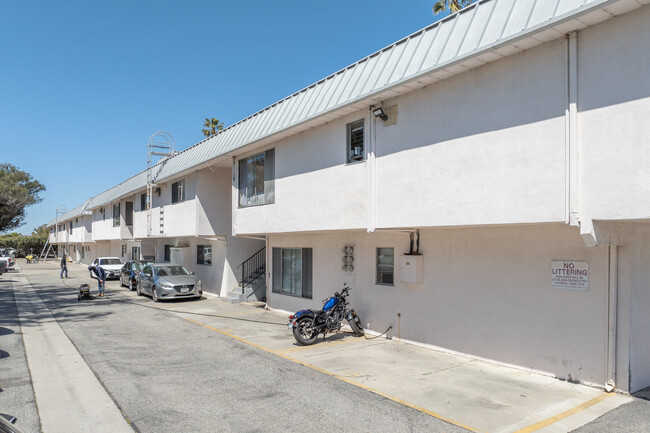 The Meadows Apartments in Goleta, CA - Building Photo - Building Photo