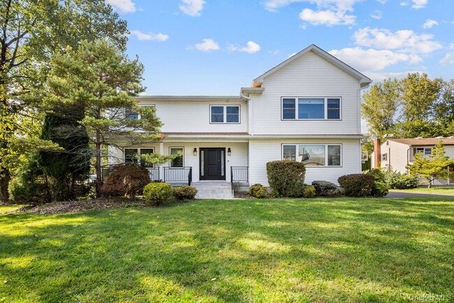 property at 4 Jennifer Ct