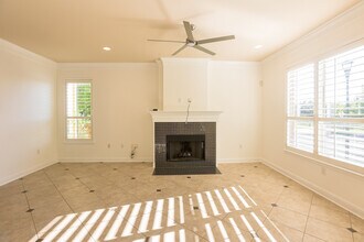 2212 Tom Miller St in Austin, TX - Foto de edificio - Building Photo