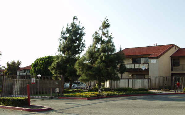 Autumn Ridge in Rialto, CA - Foto de edificio - Building Photo