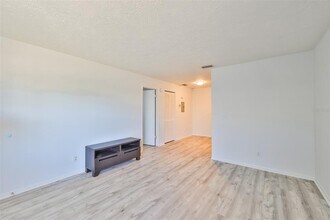 1045 Apollo Beach Blvd in Apollo Beach, FL - Building Photo - Building Photo