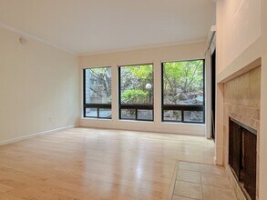 1809 N 107th St in Seattle, WA - Building Photo - Building Photo