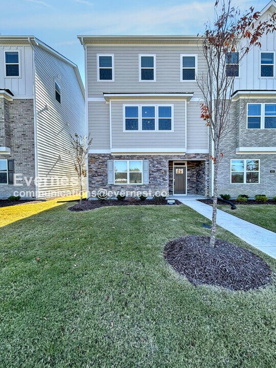 813 Washington St in Fuquay Varina, NC - Building Photo