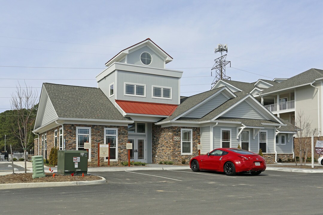 Eagle Harbor West Luxury Apartments Old name in Carrollton, VA - Foto de edificio