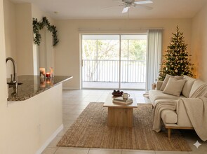 6886 Sterling Greens Ct, Unit 202 in Naples, FL - Building Photo - Building Photo