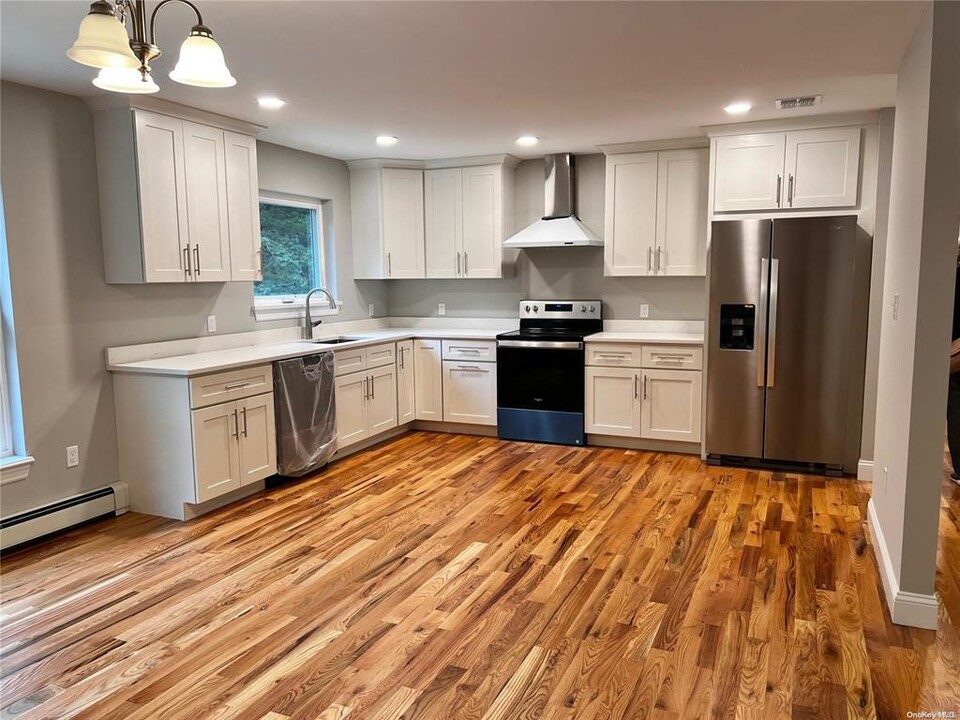 158 Norfleet Ln in Medford, NY - Foto de edificio
