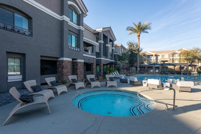 Haven Townhomes at P83 in Peoria, AZ - Foto de edificio - Building Photo