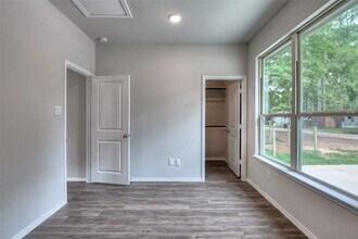 12043 Nelwood St in Willis, TX - Foto de edificio - Building Photo